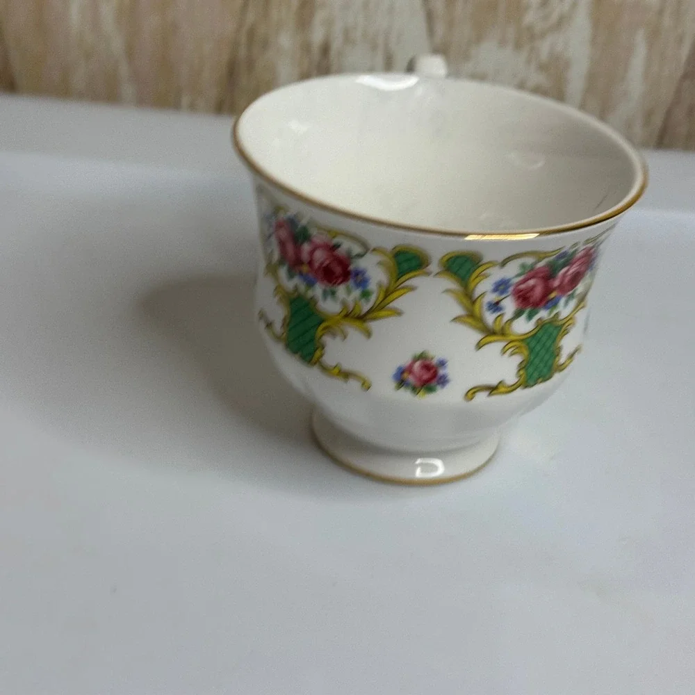 Queen Anne Bone China Tea Cup England Pattern Pink Rose Gold Trim